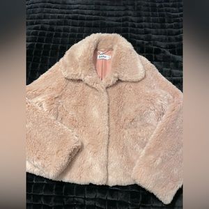 Cute faux fur jacket by Jakke